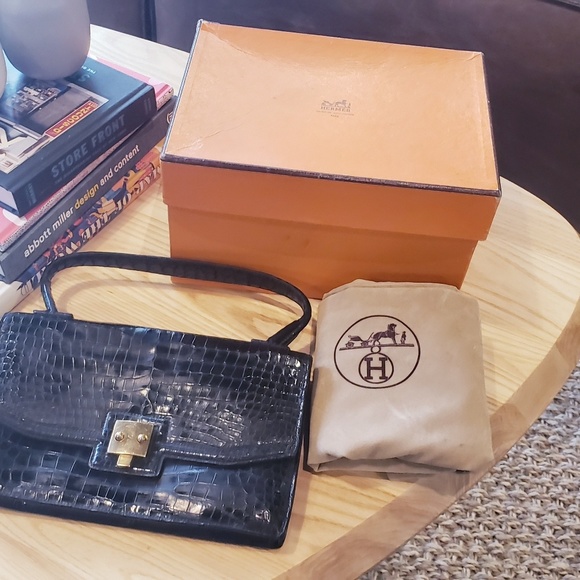 HERMES Paris | Vintage Crocodile Hand Bag - Picture 8 of 8